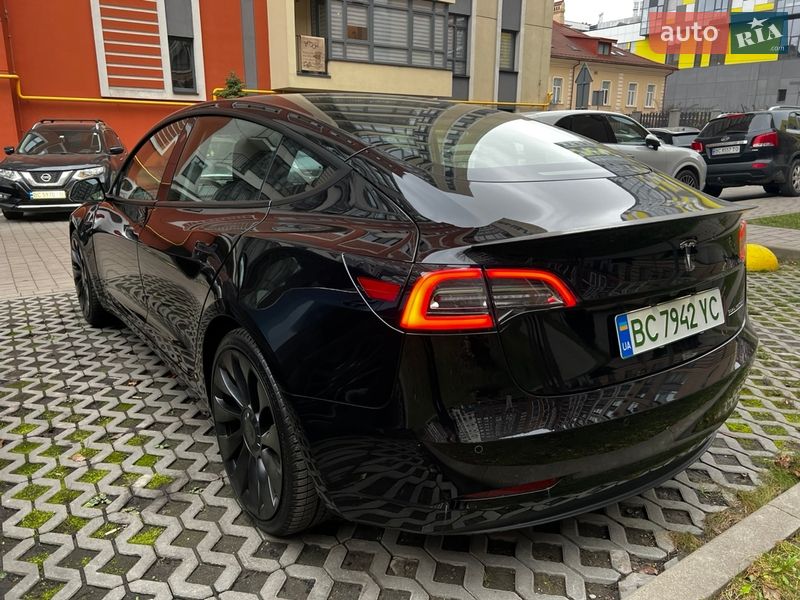 Седан Tesla Model 3 2021 в Львові