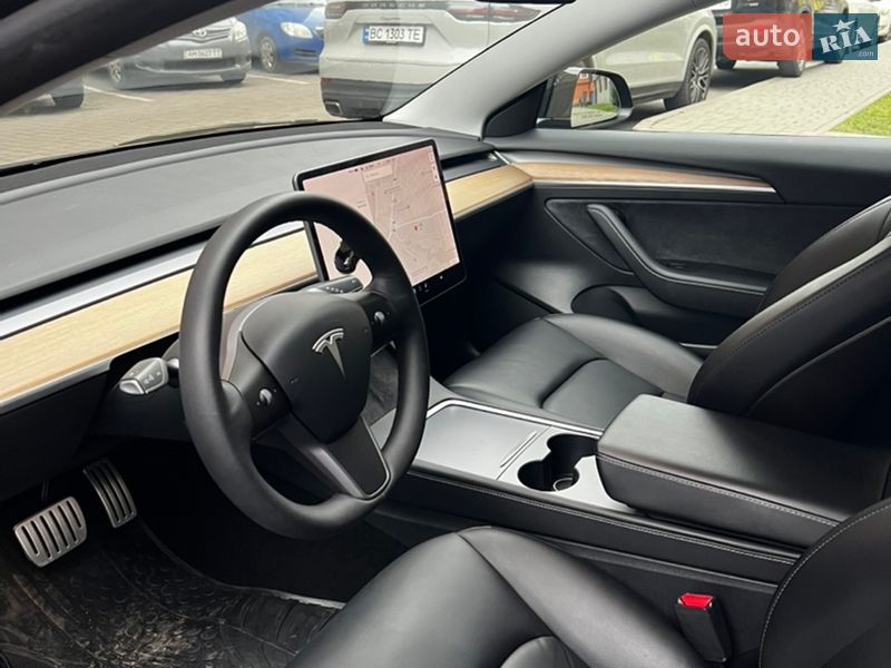 Седан Tesla Model 3 2021 в Львові