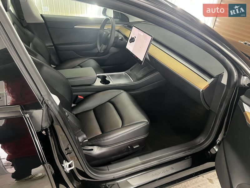Седан Tesla Model 3 2021 в Львові