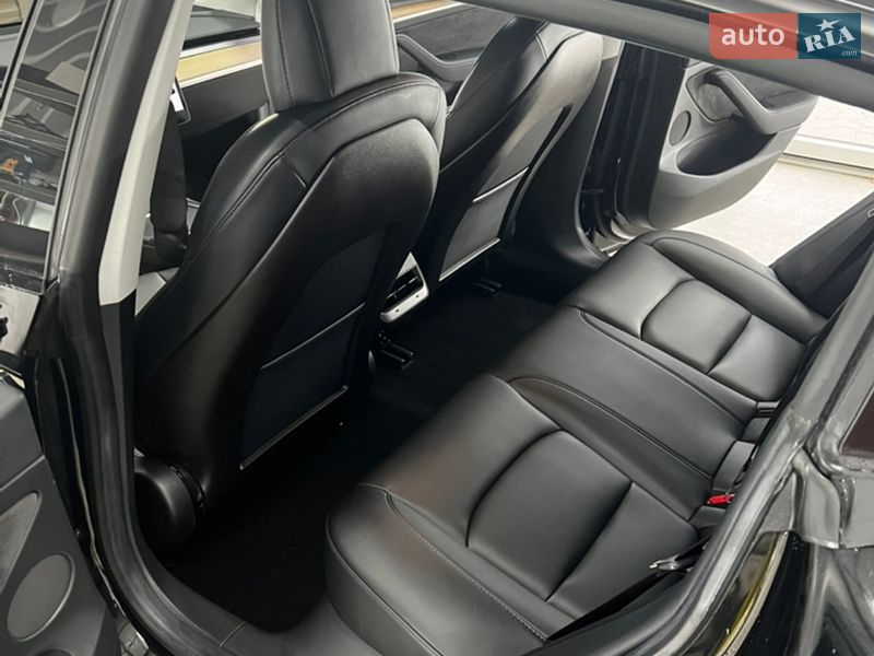 Седан Tesla Model 3 2021 в Львові