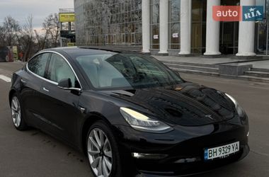 Tesla Model 3  2020