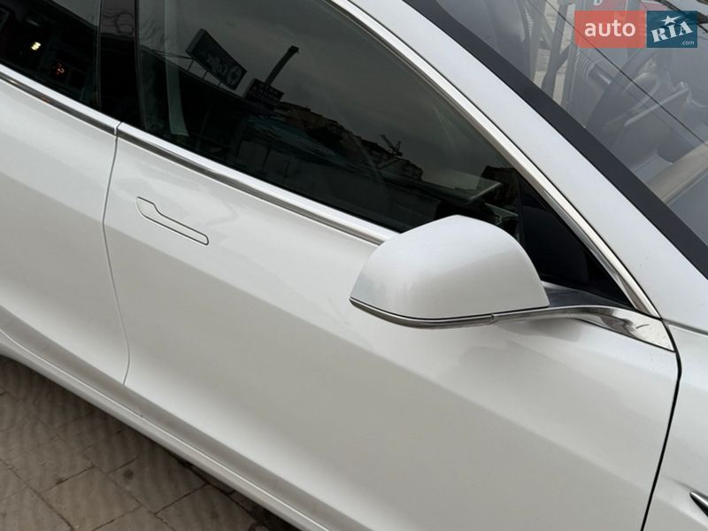 Седан Tesla Model 3 2020 в Тернополі