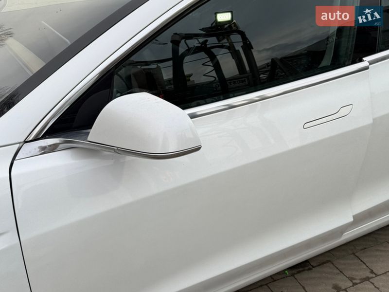 Седан Tesla Model 3 2020 в Тернополі