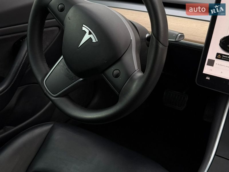 Седан Tesla Model 3 2020 в Тернополі