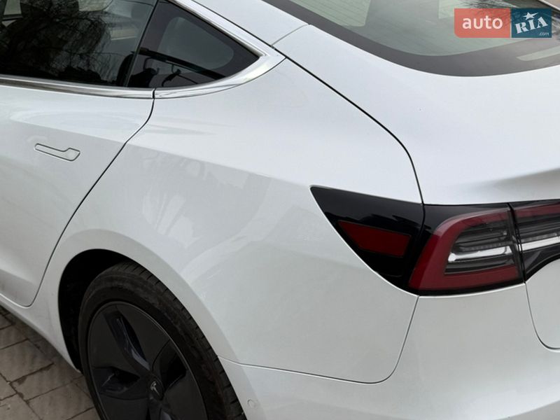 Седан Tesla Model 3 2020 в Тернополі
