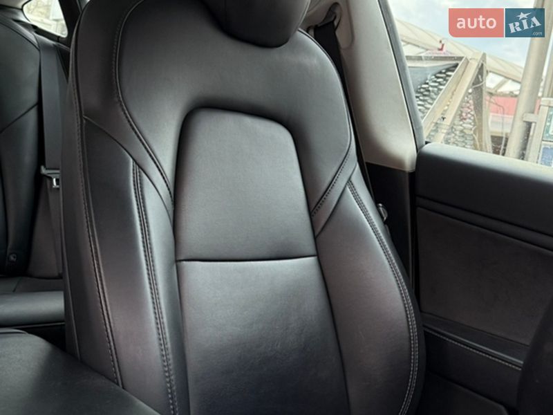 Седан Tesla Model 3 2020 в Тернополі