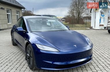 Tesla Model 3  2024