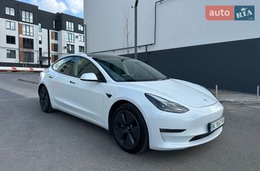 Tesla Model 3  2022