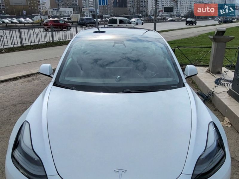 Седан Tesla Model 3 2021 в Киеве