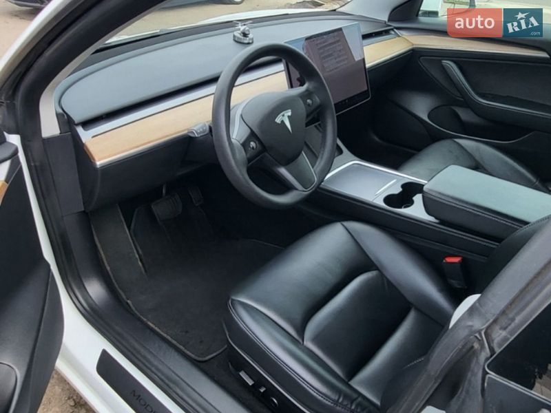 Седан Tesla Model 3 2021 в Киеве