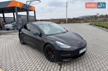 Tesla Model 3  2022