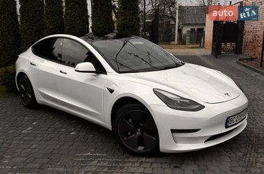 Tesla Model 3  2021