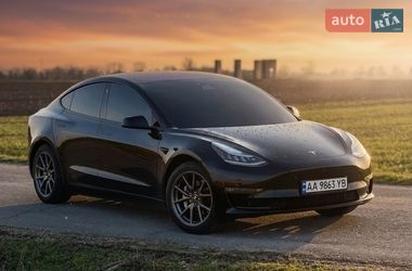Tesla Model 3  2019