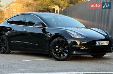 Tesla Model 3  2019