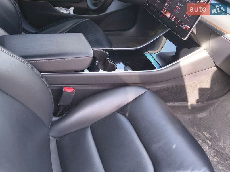 Седан Tesla Model 3 2020 в Днепре