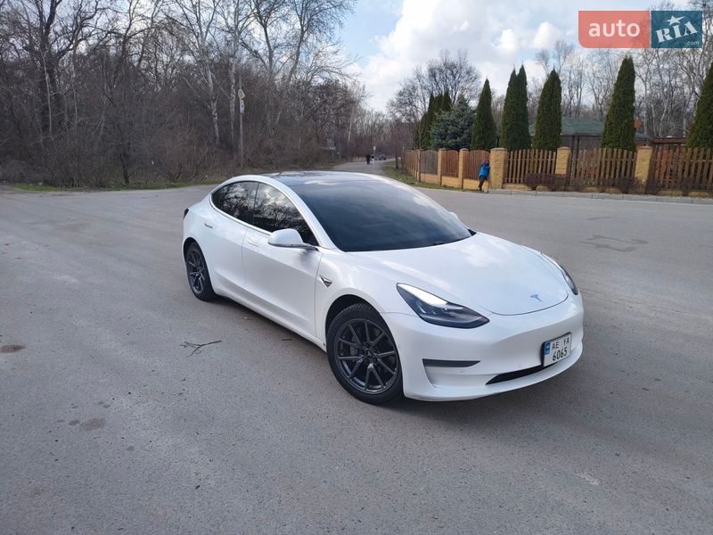 Седан Tesla Model 3 2020 в Днепре