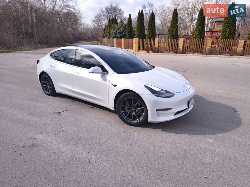 Седан Tesla Model 3 2020 в Днепре