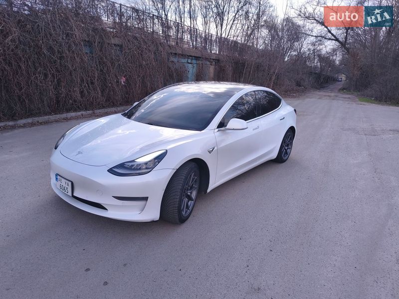 Седан Tesla Model 3 2020 в Днепре