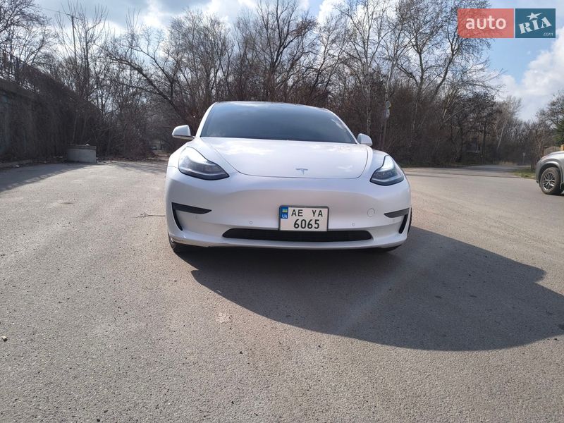Седан Tesla Model 3 2020 в Днепре