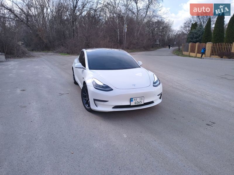 Седан Tesla Model 3 2020 в Днепре