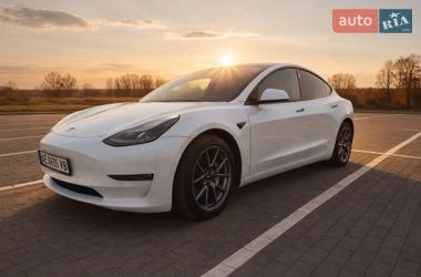 Tesla Model 3  2021