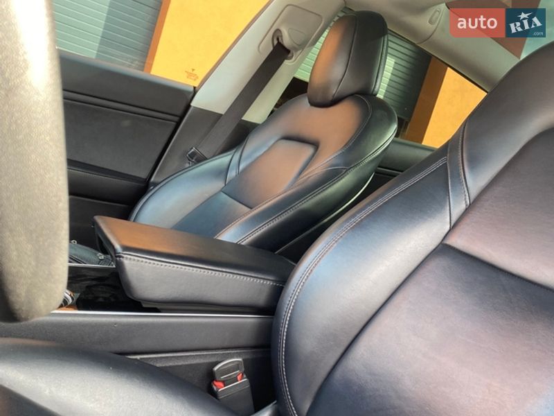 Седан Tesla Model 3 2019 в Рівному
