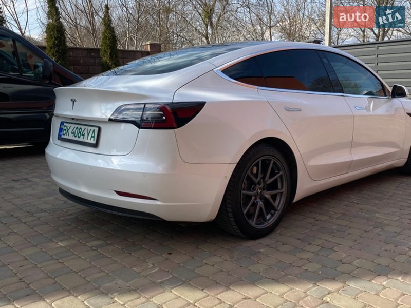 Седан Tesla Model 3 2019 в Рівному