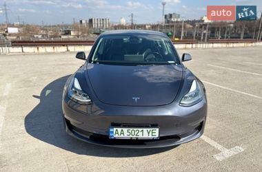 Tesla Model 3  2022