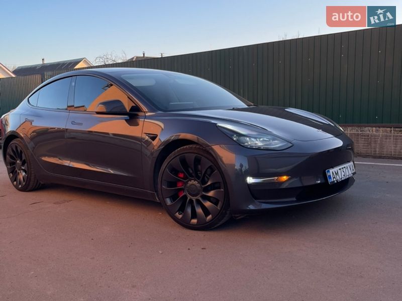 Седан Tesla Model 3 2021 в Коростене