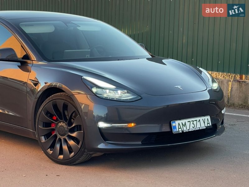 Седан Tesla Model 3 2021 в Коростене