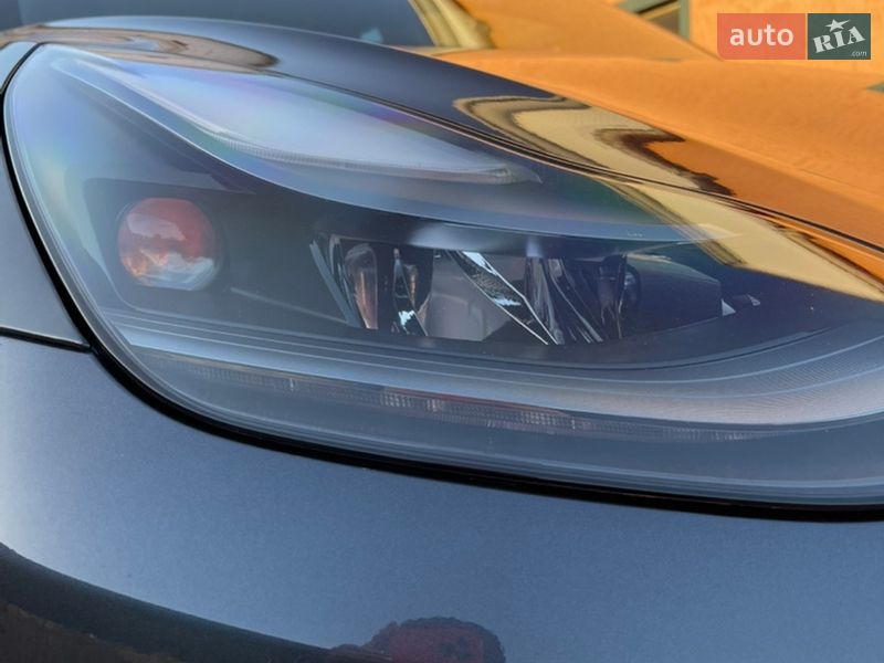 Седан Tesla Model 3 2021 в Коростене