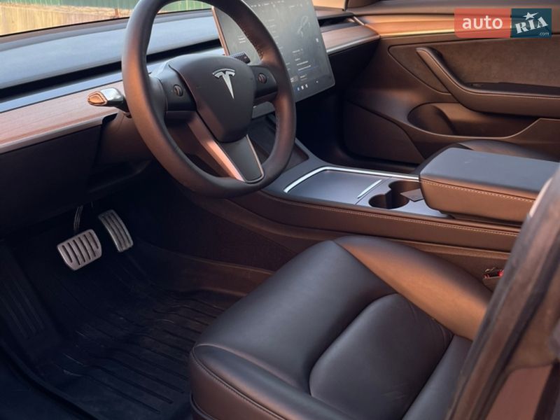 Седан Tesla Model 3 2021 в Коростене