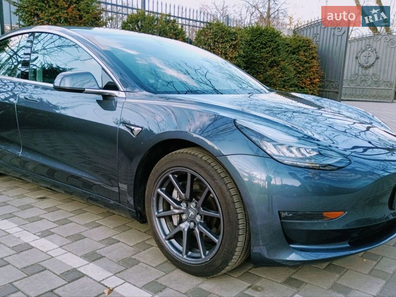 Седан Tesla Model 3 2019 в Києві