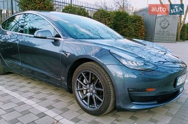 Tesla Model 3  2019