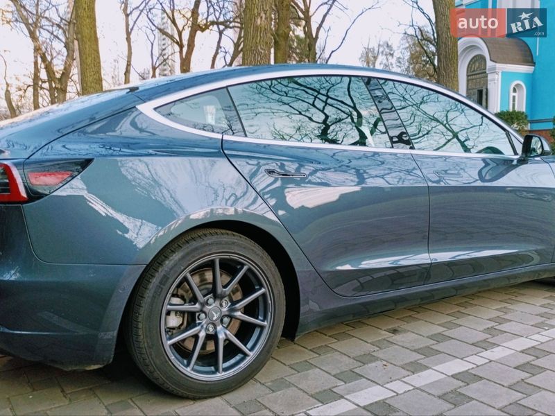 Седан Tesla Model 3 2019 в Києві