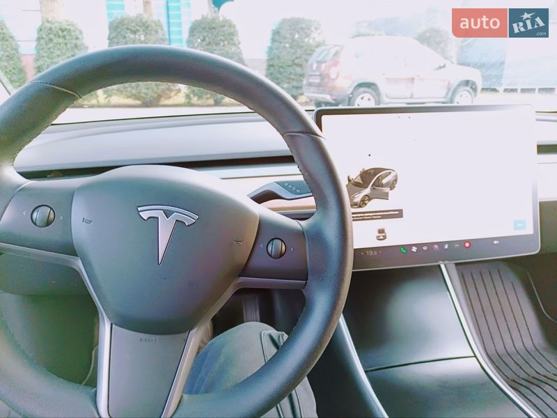 Седан Tesla Model 3 2019 в Києві