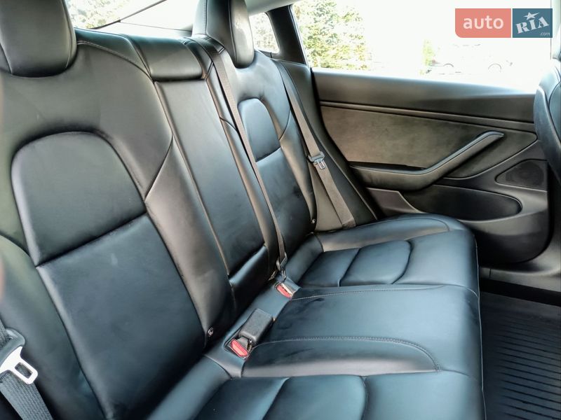 Седан Tesla Model 3 2019 в Києві