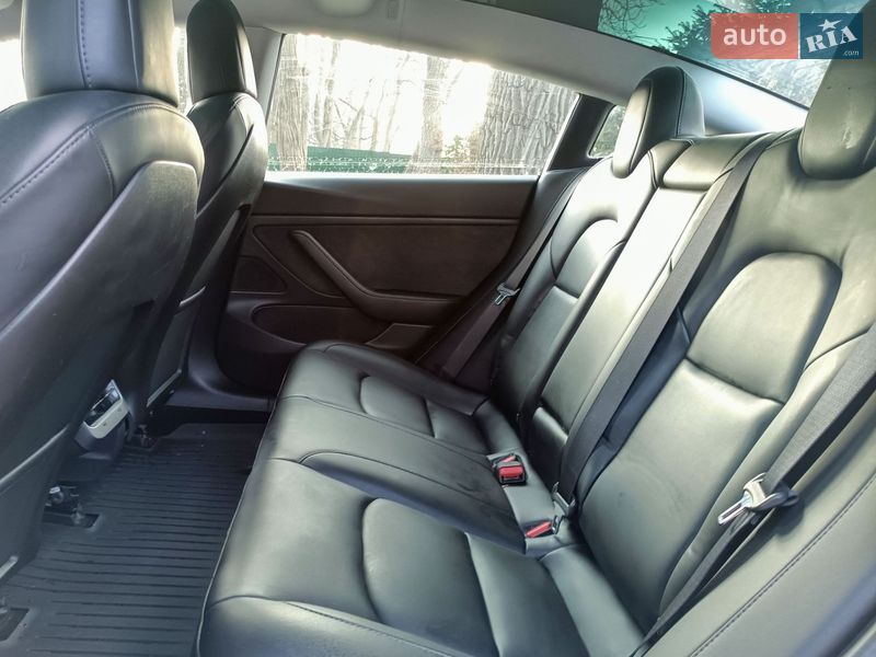 Седан Tesla Model 3 2019 в Києві