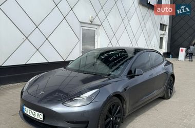 Tesla Model 3  2022