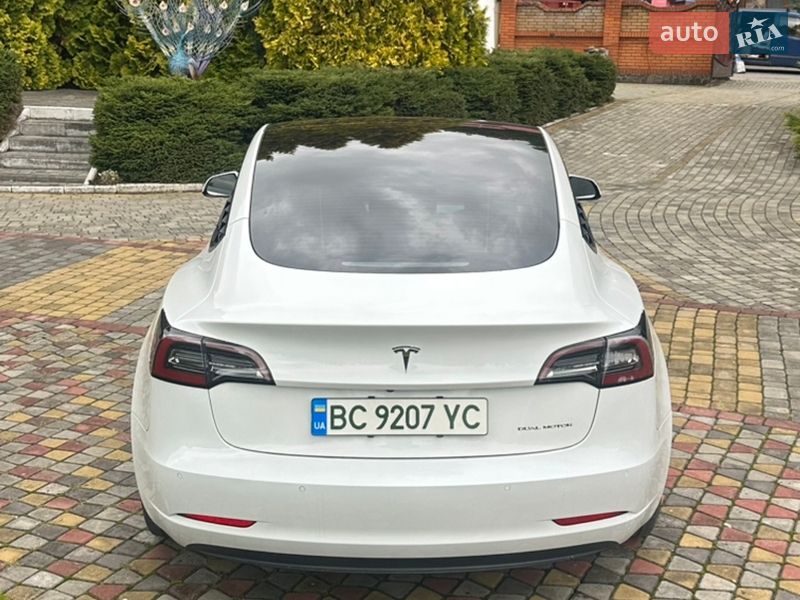 Седан Tesla Model 3 2021 в Львове