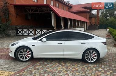 Седан Tesla Model 3 2021 в Львове
