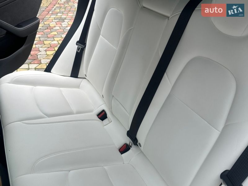 Седан Tesla Model 3 2021 в Львове