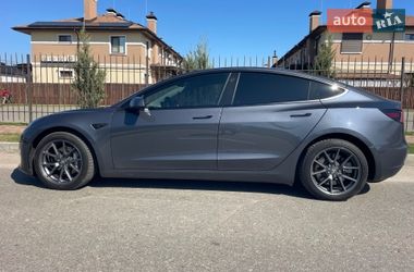 Tesla Model 3  2022
