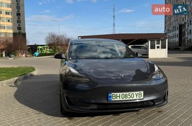 Tesla Model 3  2022