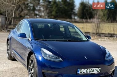 Tesla Model 3  2020