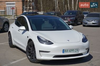 Tesla Model 3  2019