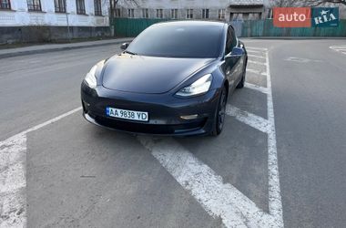 Tesla Model 3  2020
