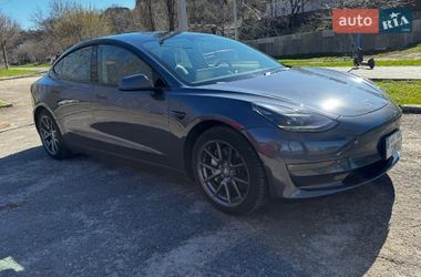 Седан Tesla Model 3 2022 в Киеве