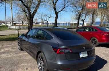 Седан Tesla Model 3 2022 в Киеве