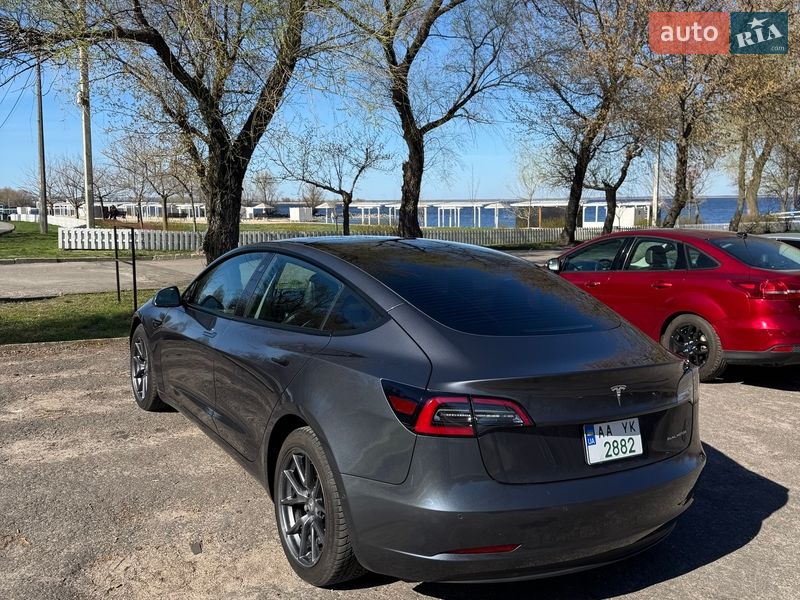 Седан Tesla Model 3 2022 в Киеве